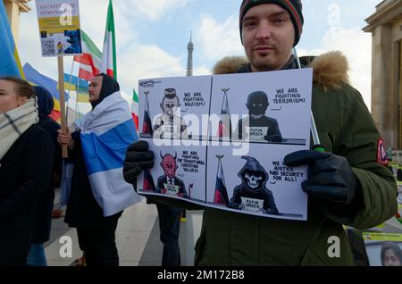 L'Union des Ukrainiens en France a réuni pour cette marche des syndicats de soutien et des partis politiques avec des personnalités : Y.Jadot, F.Béchieau Banque D'Images