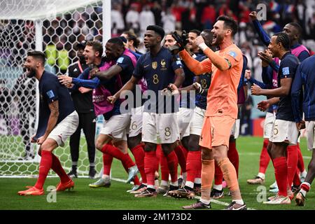 Al Khor, Qatar. 10th décembre 2022. Les joueurs de France fêtent après avoir remporté le quart de finale entre l'Angleterre et la France lors de la coupe du monde de la FIFA 2022 au stade Al Bayt à Al Khor, Qatar, le 10 décembre 2022. Credit: Li GA/Xinhua/Alay Live News Banque D'Images