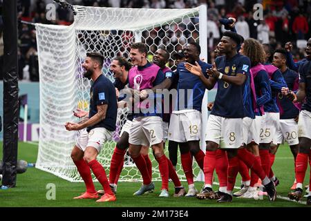 Al Khor, Qatar. 10th décembre 2022. Les joueurs de France fêtent après avoir remporté le quart de finale entre l'Angleterre et la France lors de la coupe du monde de la FIFA 2022 au stade Al Bayt à Al Khor, Qatar, le 10 décembre 2022. Credit: Li GA/Xinhua/Alay Live News Banque D'Images