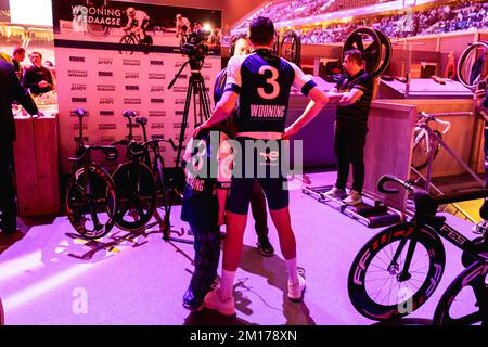 ROTTERDAM - Niki Terpstra est mis en lumière pendant les six jours de Rotterdam. Le gagnant du Tour de Flandre et de Paris-Roubaix, entre autres, dit Au revoir comme cycliste professionnel à l'âge de 38 ans. ANP MARCEL GUERRIER Banque D'Images