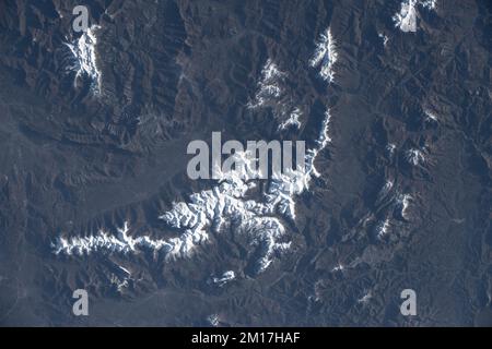 Les montagnes Korab ont été enneigées en Macédoine. Mont Korab. Amélioration numérique. Éléments de cette image fournis par la NASA. Banque D'Images