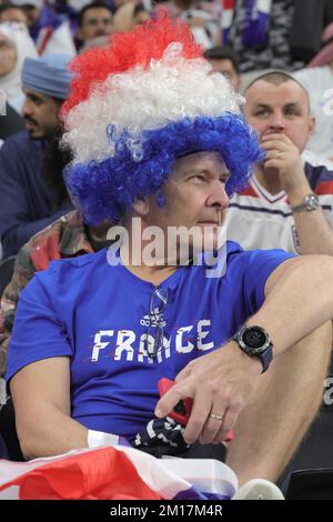 Qatar, Doha. 10th décembre 2022. Fan français lors de leur marche à la coupe du monde de la FIFA, Qatar 2022 Match #59, l'un des quarts de finale. La France a gagné 2:1 Angleterre au stade Al Bayt samedi. Le Français passe à un match de demi-finale contre le Maroc mercredi 14 décembre 2022. (Credit image: © Seshadri Sukumar/ZUMA Press Wire) Credit: ZUMA Press, Inc./Alay Live News Banque D'Images