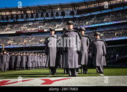 Philadelphie, PA, États-Unis. 10th décembre 2022. Cadets de l'armée lors de la marche avant un match de football de la NCAA entre les midshipmen de la Marine et les Black Knights de l'Armée au Lincoln Financial Field à Philadelphie, en Pennsylvanie. Mike Langish/Cal Sport Media. Crédit : csm/Alay Live News Banque D'Images