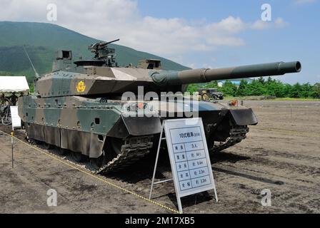 Préfecture de Shizuoka, Japon - 10 juillet 2011: Force d'autodéfense terrestre japonaise Mitsubishi de type 10 MBT (main Battle Tank). Banque D'Images