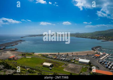 Vue sur Praia da Vittoria depuis le monument de la torche de Gazebo, île de Terceira, Açores, Portugal, Europe Banque D'Images