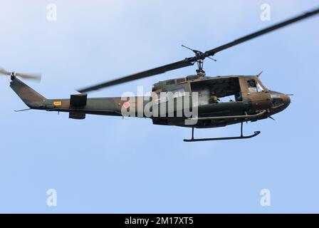 Préfecture de Shizuoka, Japon - 10 juillet 2011 : hélicoptère utilitaire Iroquois Bell UH-1J de la Force d'autodéfense terrestre du Japon. Banque D'Images