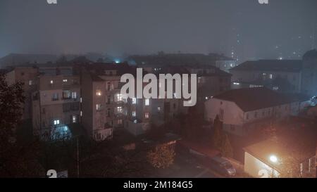 Zemun, Serbie - vue sur un quartier résidentiel dans le brouillard Banque D'Images