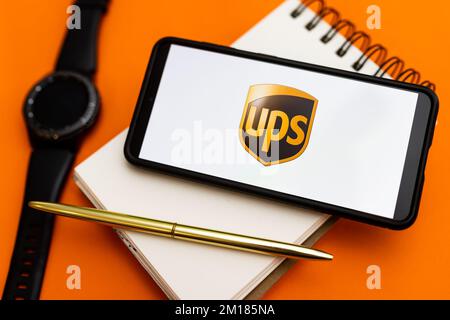 Pologne. 07th décembre 2022. Sur cette photo, le logo UPS apparaît sur un smartphone. Crédit : SOPA Images Limited/Alamy Live News Banque D'Images