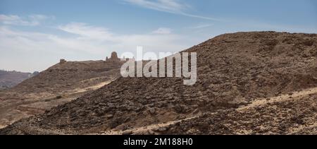 Vue depuis le désert du mausolée de l'Aga Khan, Assouan, Égypte Banque D'Images