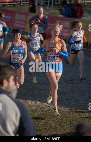 TURIN, ITALIE - DÉCEMBRE 11: Dione Schipper des pays-Bas participant à la course des femmes U20 lors des Championnats européens de cross-country sur 11 décembre 2022 à Turin, Italie (photo de Federico Tardito/BSR Agency) crédit: BSR Agency/Alay Live News Banque D'Images