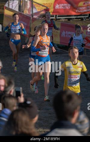 TURIN, ITALIE - DÉCEMBRE 11: Dione Schipper des pays-Bas participant à la course des femmes U20 lors des Championnats européens de cross-country sur 11 décembre 2022 à Turin, Italie (photo de Federico Tardito/BSR Agency) crédit: BSR Agency/Alay Live News Banque D'Images