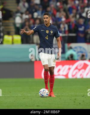 10 décembre 2022, stade Al Bayt, Doha, QAT, Coupe du monde FIFA 2022, quarts de finale, Angleterre contre France, dans la photo le défenseur français Raphael Varane Banque D'Images