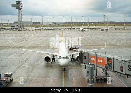 Pegasus Airline en route vers Istanbul à l'aéroport de Berlin Brandenburg Banque D'Images