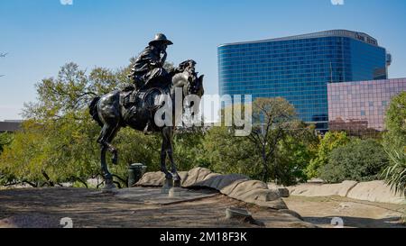 Pioneer Plaza à Dallas Texas par une journée ensoleillée - DALLAS, ÉTATS-UNIS - 30 OCTOBRE 2022 Banque D'Images