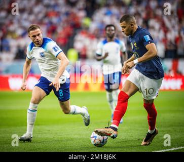 Doha, Qatar. 10th décembre 2022. Kylian Mbappe (FRA), Jordan Henderson (Angleterre) Angleterre - France Angleterre - coupe du monde de Frankreich 2022 au Qatar 10.12.2022 Banque D'Images