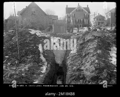 Département de Sudbury, ruisseau Beaver Dam, fossé dans la terre de George H. Davis, Framingham, Mass., 25 janvier 1912, ouvrages d'eau, réservoirs, structures de distribution d'eau, amélioration sanitaire des bassins hydrographiques Banque D'Images