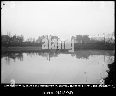 Sudbury Department, amélioration du lac Cochituate, ruisseau Beaver Dam à partir de West Central Street, vers le nord, Natick, Mass., 27 octobre, 1906 , ouvrages d'eau, réservoirs, structures de distribution d'eau, ruisseaux, amélioration sanitaire des bassins versants Banque D'Images