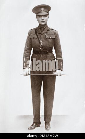 Vesta Tilley (1864-1952), impersonateur masculin de salle de musique populaire, dans l'uniforme d'un officier de l'armée britannique pendant la première Guerre mondiale. Elle était connue comme « le plus grand sergent de recrutement d'Angleterre » en raison de ses hommes fréquemment encouragés à se joindre à elle pendant son acte. Banque D'Images