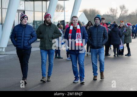 Eccles, Royaume-Uni. 11th décembre 2022. Les fans de rugby d'Ulster arrivent avant le match B de la coupe des champions d'Europe sale Sharks vs Ulster Rugby au stade AJ Bell, Eccles, Royaume-Uni, 11th décembre 2022 (photo de Steve Flynn/News Images) à Eccles, Royaume-Uni, le 12/11/2022. (Photo de Steve Flynn/News Images/Sipa USA) crédit: SIPA USA/Alay Live News Banque D'Images