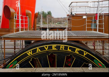 Le bateau à vapeur Waverley paddle amarré sur la rivière Clyde par le Centre des sciences Banque D'Images