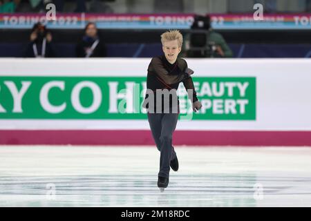 Turin, Italie, le 10th décembre 2022. Daniel Grassl, d'Italie, se produit dans le programme de patinage libre pour hommes à Palavela, Turin. Date de la photo : 10th décembre 2022. Crédit photo à lire: Jonathan Moscrop/Sportimage crédit: Sportimage/Alay Live News Banque D'Images