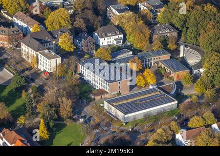 Vue aérienne, Gymnase Riesener avec toit solaire à Gladbeck, région de la Ruhr, Rhénanie-du-Nord-Westphalie, Allemagne, éducation, Institution éducative, DE, Europ Banque D'Images