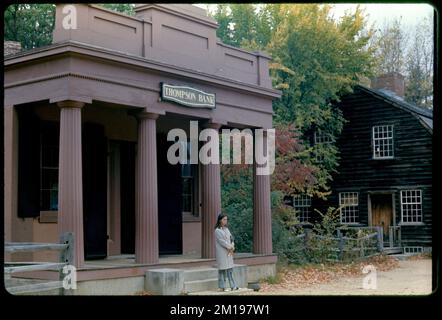 Thompson Bank, Old Sturbridge Village, Sturbridge, Massachusetts , banques, Reconstitutions historiques, sites historiques, Old Sturbridge Village. Collection Edmund L. Mitchell Banque D'Images