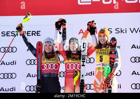 Sestriere, Italie. 11th décembre 2022. SKI - FIS SKI WORLD CUP, Slalom Sestriere féminin, Piemonte, Italie Podium Slalom Sestriere féminin crédit: Independent photo Agency/Alamy Live News Banque D'Images