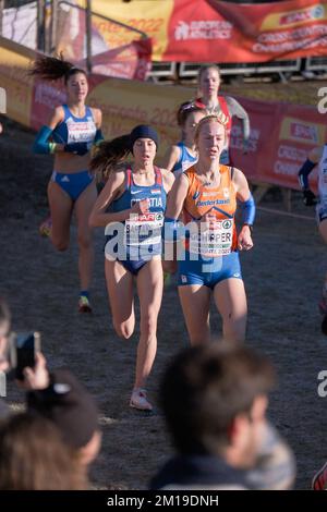 TURIN, ITALIE - DÉCEMBRE 11: Dione Schipper des pays-Bas participant à la course des femmes U20 lors des Championnats européens de cross-country sur 11 décembre 2022 à Turin, Italie (photo de Federico Tardito/BSR Agency) crédit: BSR Agency/Alay Live News Banque D'Images