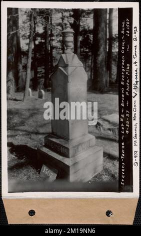 Towne - Stevens, cimetière de Brown's Evergreen, lot 2, Dana, Massachusetts, 30 avril 1937 : Mme Clara McGennes, Q-479 et Ulysses A. Towne, Q-923 , ouvrages d'eau, réservoirs, ouvrages de distribution d'eau, immobilier, cimetières Banque D'Images
