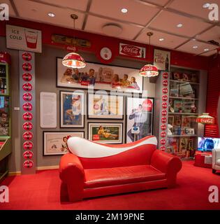 Un salon a été décoré de souvenirs Coca Cola du Musée du monde de Coca Cola Banque D'Images