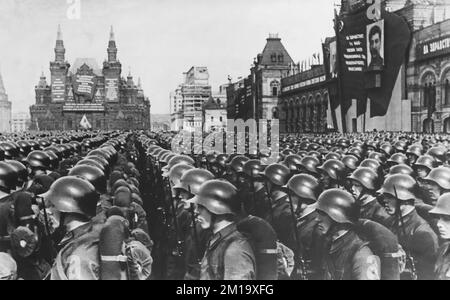 1 mai 1937 à Moscou. Soldats de la Division prolétarienne de Moscou au défilé. Banque D'Images