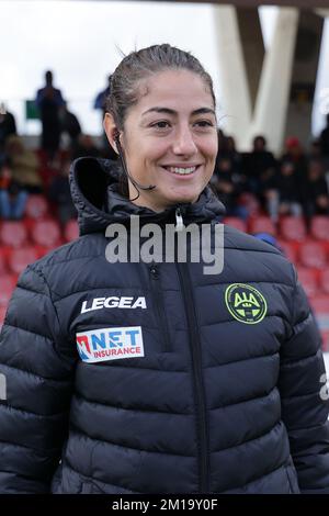 Benevento, Italie. 11th décembre 2022. Arbitre Maria Sole Ferrieri Caputi avant le match de football de la série B entre Benevento Calcio et COMME Cittadella au stade Ciro Vigorito à Benevento (Italie), 11 décembre 2022. Photo Cesare Purini/Insidefoto crédit: Insidefoto di andrea staccioli/Alamy Live News Banque D'Images