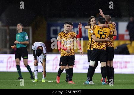 Benevento, Italie. 11th décembre 2022. Les joueurs de Benevento fêtent à la fin du match de football de la série B entre Benevento Calcio et COMME Cittadella au stade Ciro Vigorito à Benevento (Italie), 11 décembre 2022. Photo Cesare Purini/Insidefoto crédit: Insidefoto di andrea staccioli/Alamy Live News Banque D'Images