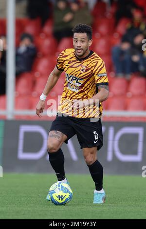 Benevento, Italie. 11th décembre 2022. Andres Tello de Benevento Calcio pendant le match de football de la série B entre Benevento Calcio et COMME Cittadella au stade Ciro Vigorito à Benevento (Italie), 11 décembre 2022. Photo Cesare Purini/Insidefoto crédit: Insidefoto di andrea staccioli/Alamy Live News Banque D'Images