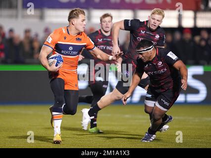 Duhan van der Merwe d'Édimbourg (à gauche) lors du match de la Heineken Champions Cup au stade StoneX, Londres. Date de la photo: Dimanche 11 décembre 2022. Banque D'Images