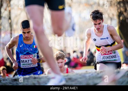 Belge Simon Jeukenne photographié en action lors de la course masculine de U20 aux Championnats européens de cross-country, à Piemonte, Italie, dimanche 11 décembre 2022. BELGA PHOTO JASPER JACOBS Banque D'Images