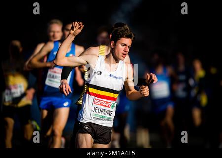 Belge Simon Jeukenne photographié en action lors de la course masculine de U20 aux Championnats européens de cross-country, à Piemonte, Italie, dimanche 11 décembre 2022. BELGA PHOTO JASPER JACOBS Banque D'Images