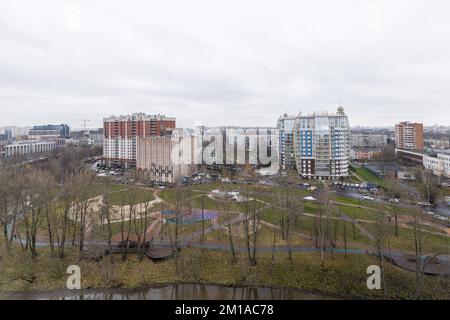 Vol au-dessus de la ville depuis un quadricoptère Banque D'Images