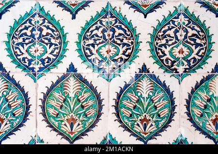 Tuiles artisanales uniques du Palais de Topkapi, datant du 16th siècle à Istanbul, Turquie. Banque D'Images