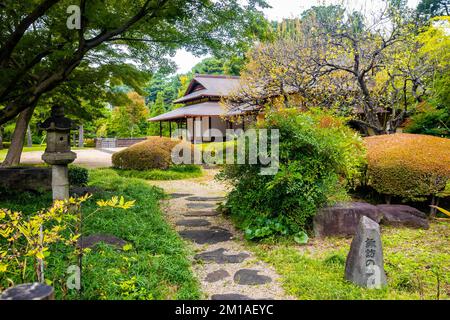 Jardins de Ninomaru Palais impérial Suwanichaya Teahouse en bois Banque D'Images