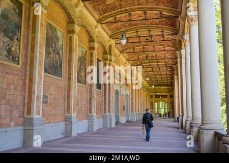 Säulengang, Trinkhalle, Kurpark, Baden-Baden, Bade-Wurtemberg, Allemagne Banque D'Images