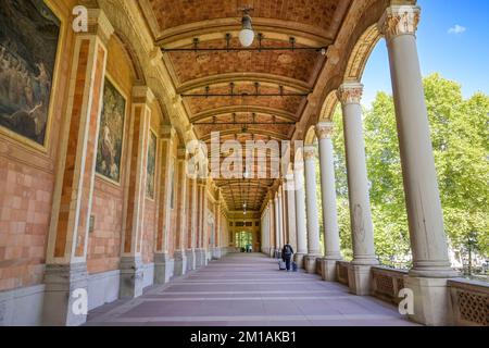 Säulengang, Trinkhalle, Kurpark, Baden-Baden, Bade-Wurtemberg, Allemagne Banque D'Images