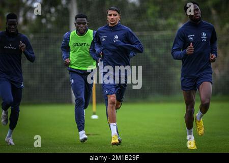 Jordan Torunarigha de Gent et Ibrahim Salah de Gent photographiés en action lors d'une session d'entraînement au camp d'entraînement d'hiver de l'équipe belge de football de première division KAA Gent à Oliva, Espagne, dimanche 11 décembre 2022. BELGA PHOTO LUC CLAESSEN Banque D'Images