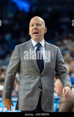 Mick Cronin, entraîneur-chef de l'UCLA Bruins, lors d'un match de basket-ball de la NCAA contre les pionniers de Denver, samedi, 10 décembre 2022, au Pavillon Pauley, Dans l'Ouest Banque D'Images