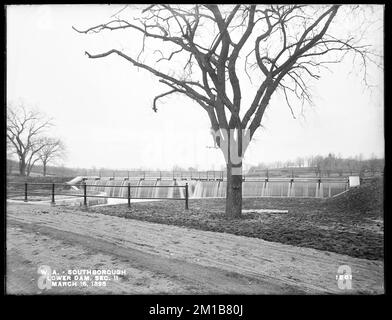 Aqueduc de Wachusett, barrage inférieur, chenal ouvert, section 11, du nord-est, Près du côté ouest de Sawin's Mills Road, Southborough, Mass., 16 mars 1898 , travaux d'eau, aqueducs, barrages, construction terminée Banque D'Images