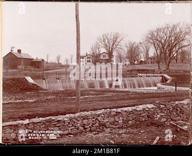 Aqueduc de Wachusett, barrage inférieur, chenal ouvert, section 11, du sud, Près du côté est de Sawin's Mills Road, Southborough, Mass., 16 mars 1898 , travaux d'eau, aqueducs, barrages, construction terminée Banque D'Images