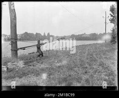 Wachusett Department, Wachusett-Sudbury POWER transmission Line, Southborough, Mass., 1 mai 1918, travaux nautiques, lignes électriques Banque D'Images