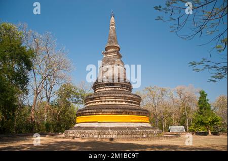 Ancien Chindi, Wat Umong Suan Phuttham, construit en 1297, est un vieux temple dans la forêt de la montagne dans la ville de Chiang Mai en Thaïlande. Banque D'Images