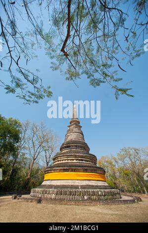 Ancien Chindi, Wat Umong Suan Phuttham, construit en 1297, est un vieux temple dans la forêt de la montagne dans la ville de Chiang Mai en Thaïlande. Banque D'Images